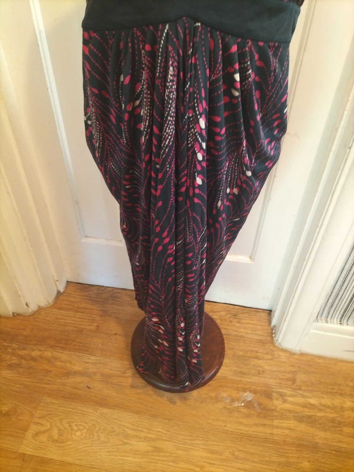 Ladies Temperley Size 8 Black, Red Beige Sleeveless Dress