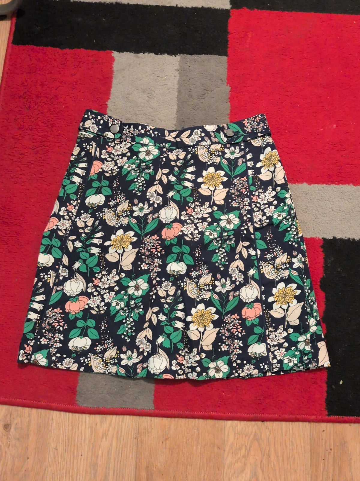 Ladies Oasis Size 10 Navy Floral Lined Short Skirt