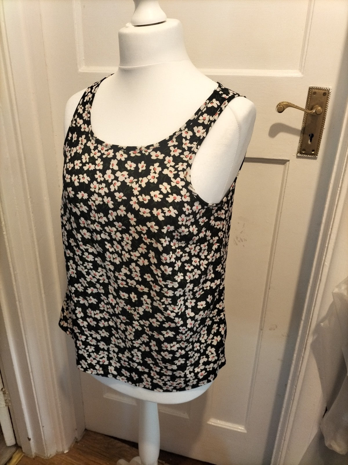 Ladies Primark Size 12 Green/Cream/Black Sleeveless Tshirt Floral
