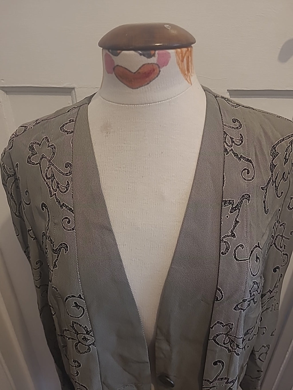 Brand New Ladies Size 14-16 Grey Black Long Sleeved Jacket