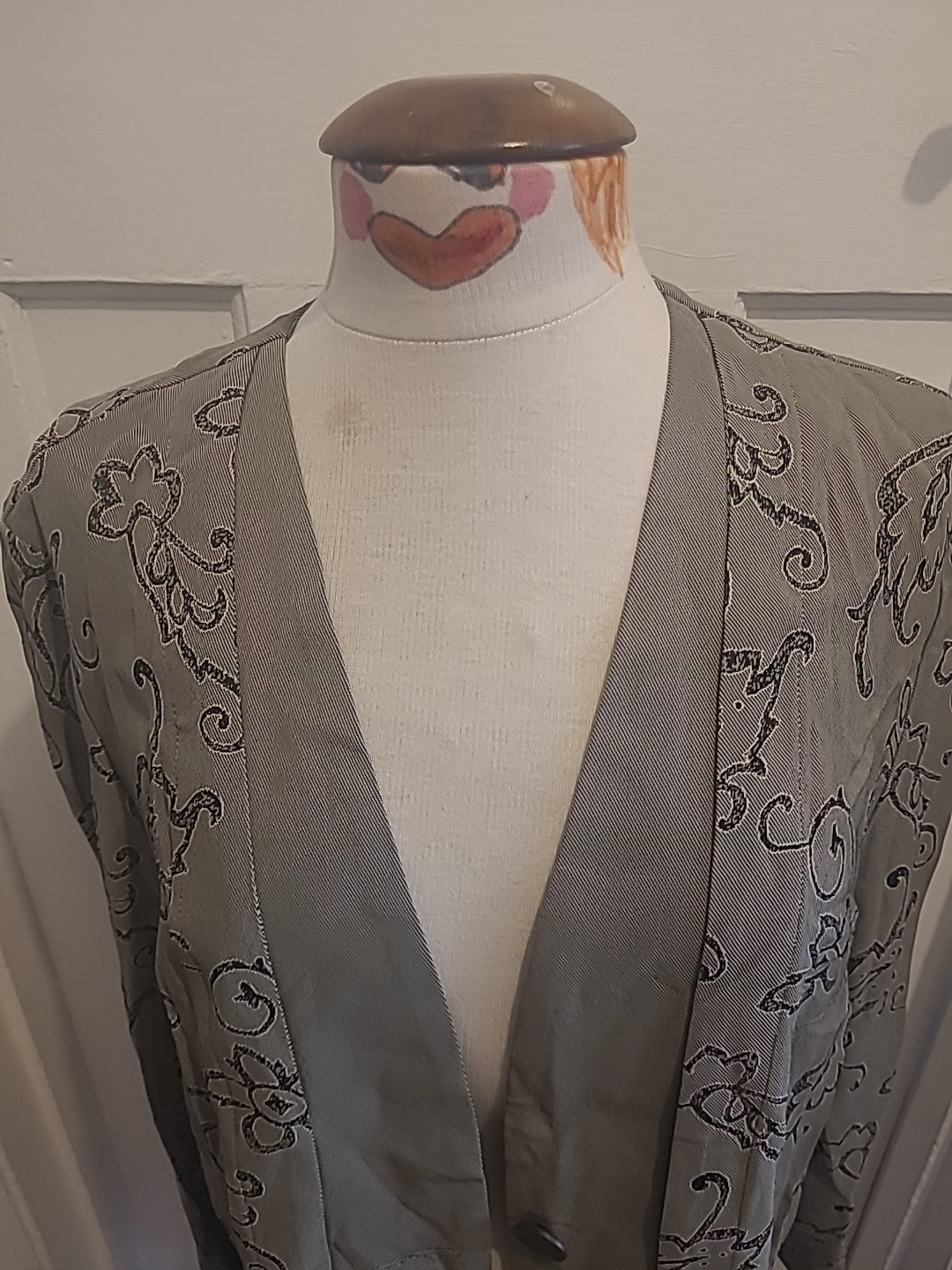 Brand New Ladies Size 14-16 Grey Black Long Sleeved Jacket