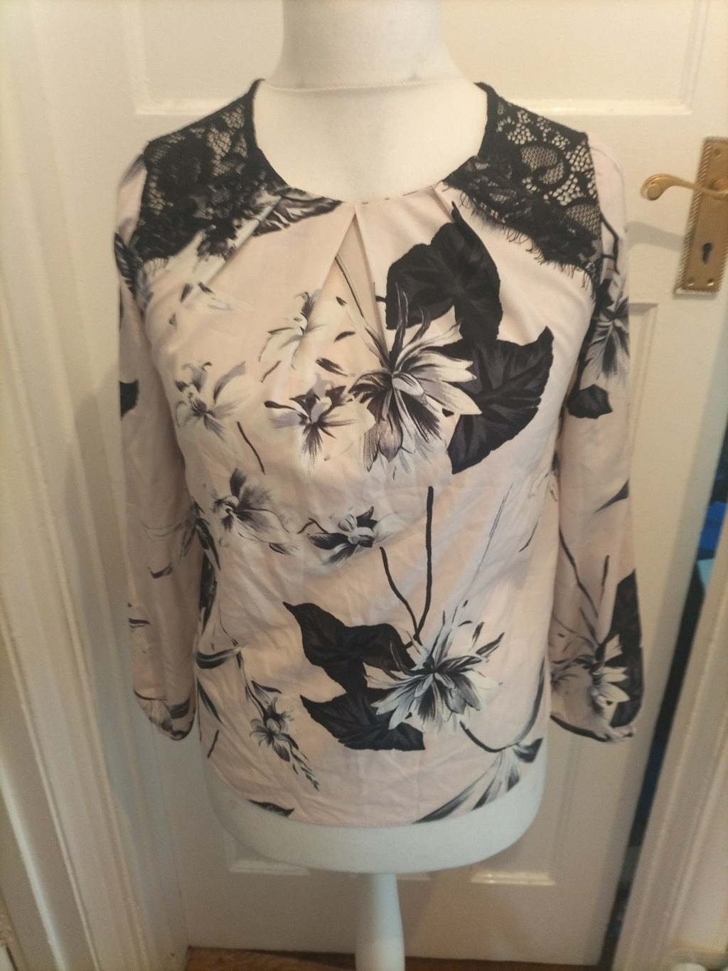 Ladies Dorothy Perkins Size 10 Pal Pink And Navy Floral Long Sleeved Blouse