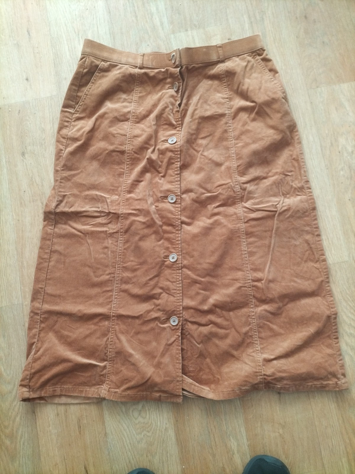 Ladies Classics Size 16 Light Brown Buttoned Skirt