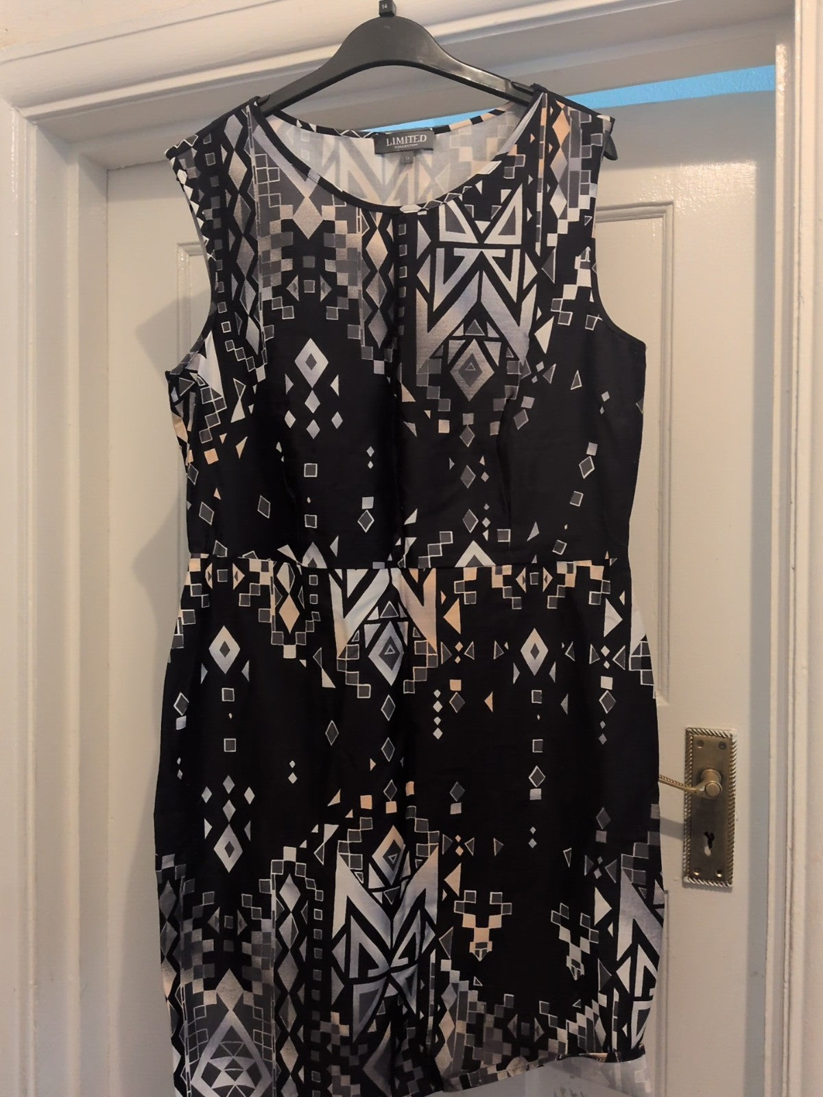 Limited Collection 14 Black White Grey Pattern Sleeveless Dress