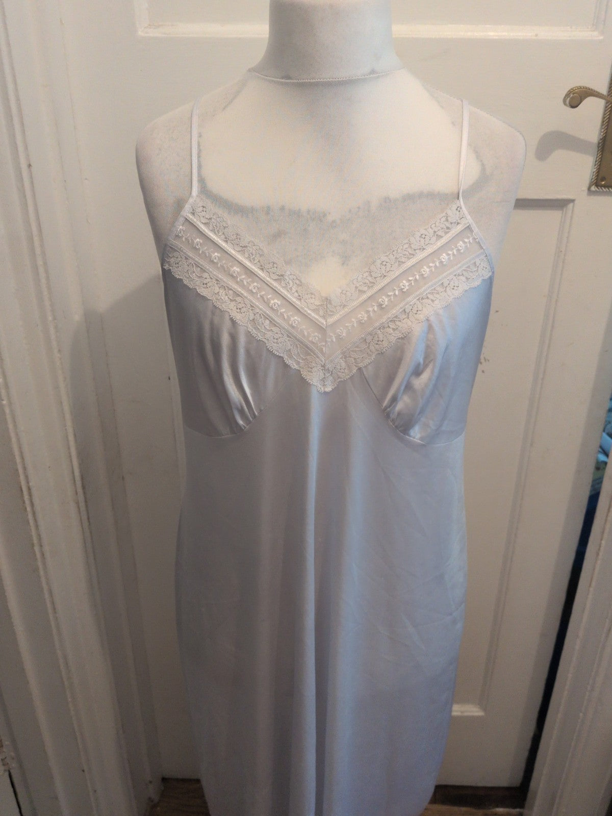 Ladies Size Medium White Satin Style Lace Hem Sleeveless Night Dress
