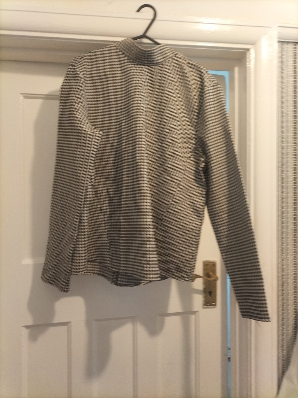 Ladies Size Large Black/White Long Sleeved Blouse