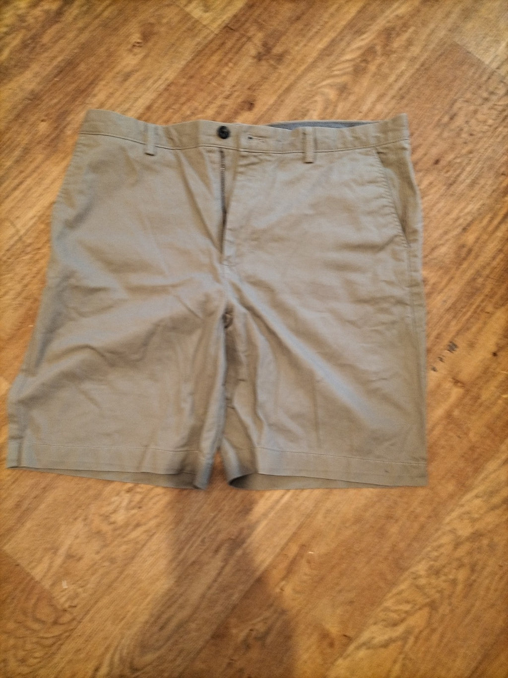 Mens Amazon Essentials Size 36" Beige Chino Shorts