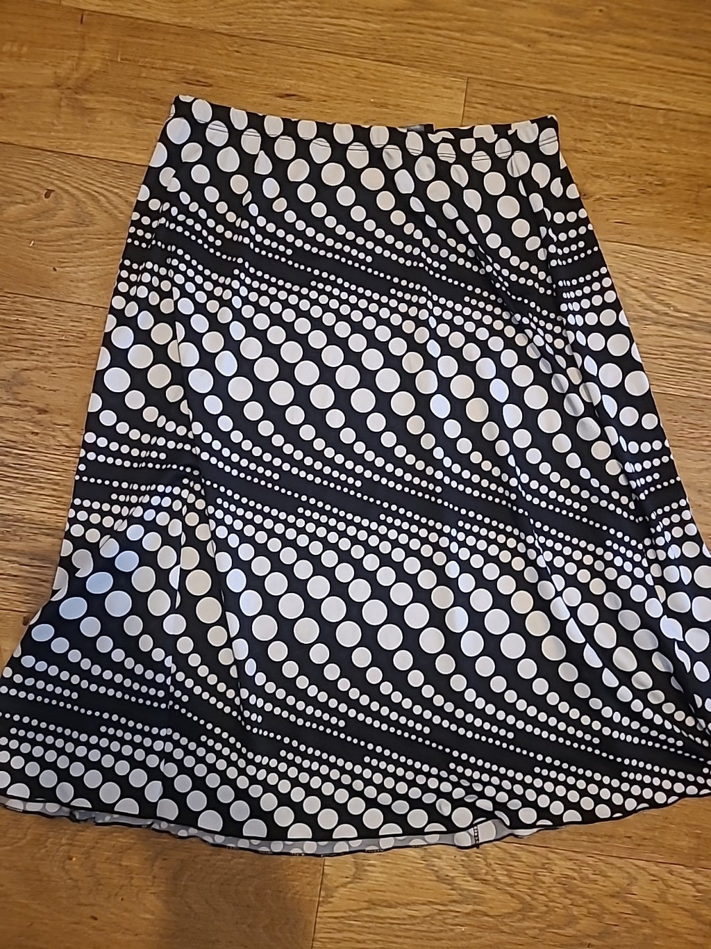 Ladies Hypnotised Size 14 Polkadot Elasticated Skirt