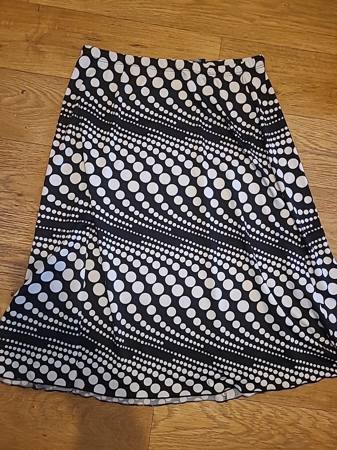 Ladies Hypnotised Size 14 Polkadot Elasticated Skirt
