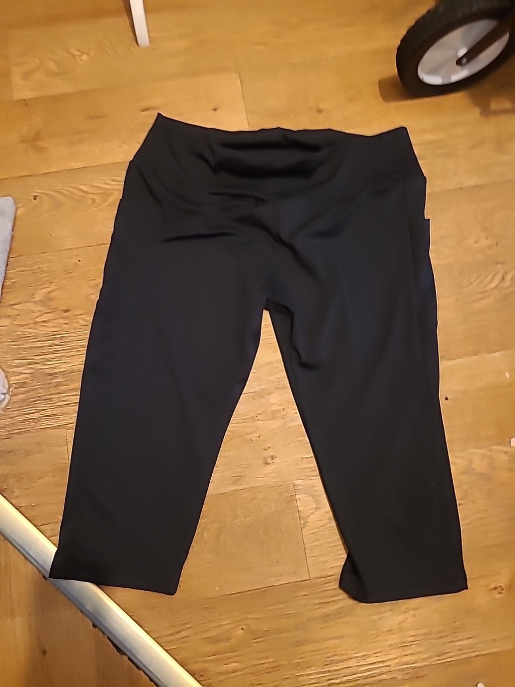 Ladies Size 3XL Black Cropped Leggings Gym Wear