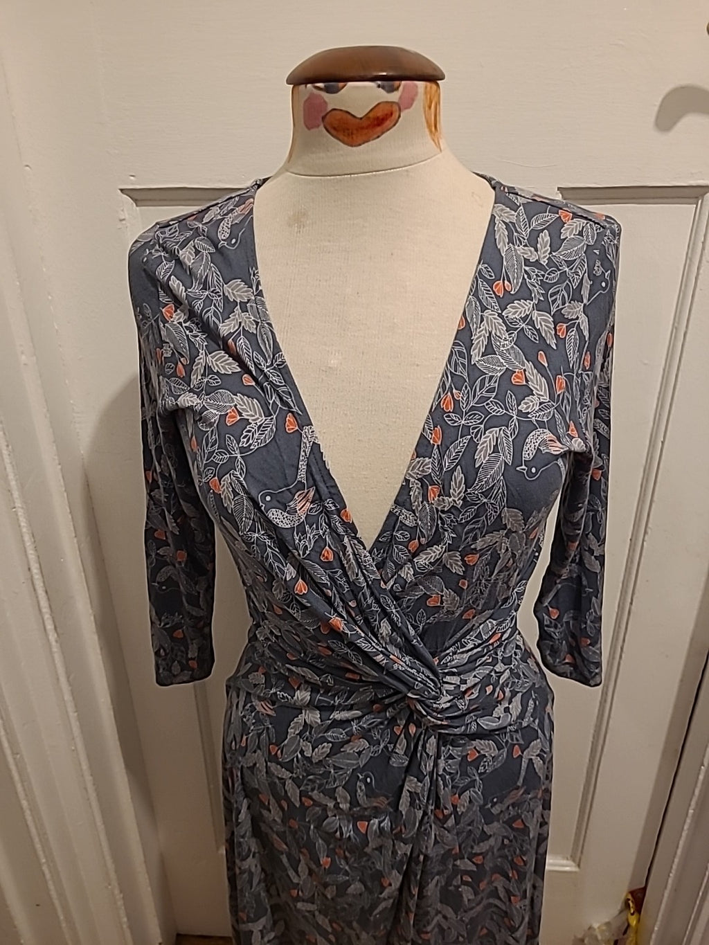 Ladies White Stuff Size 8 Grey Floral Long Sleeved V Neck Dress