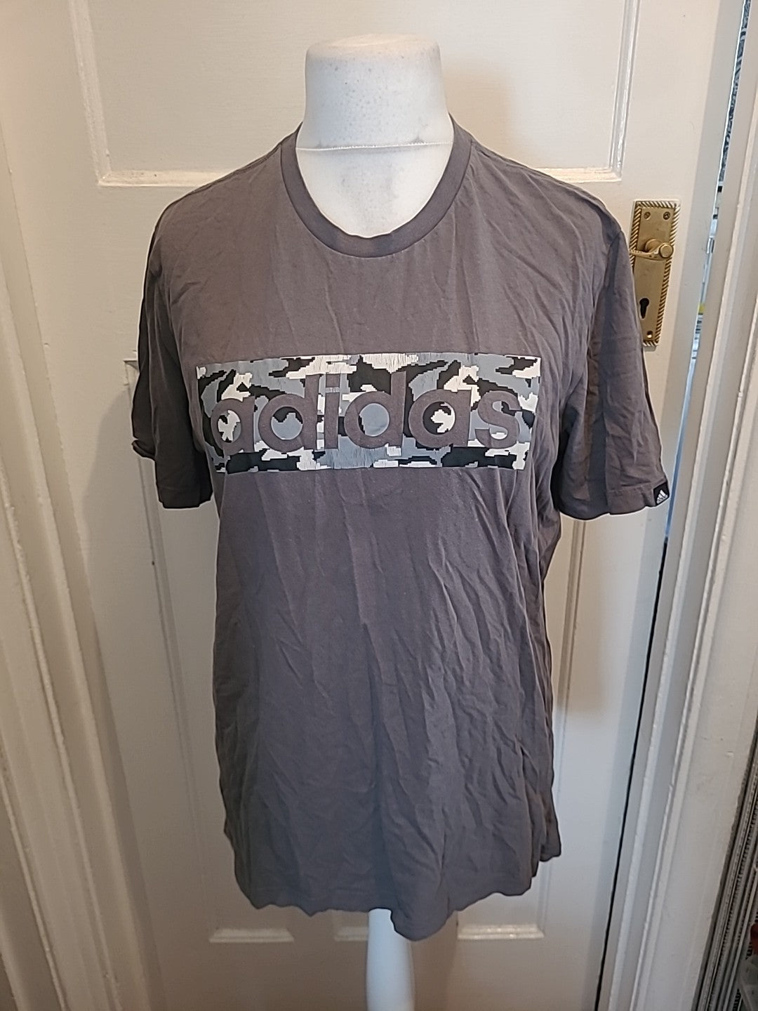 Mens Adidas Size Large Silver Print Short Sleeved Tshirt