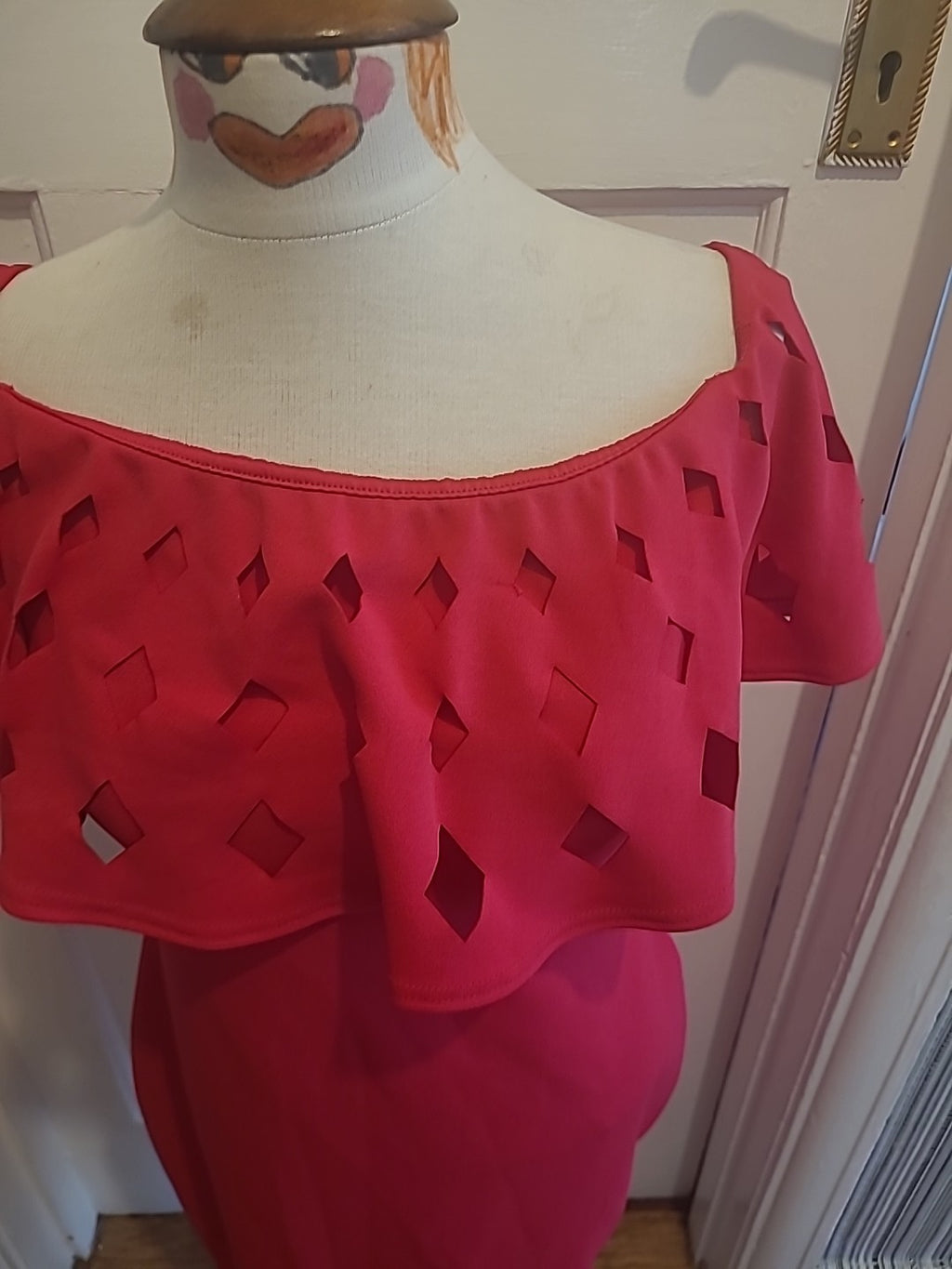 Ladies Cara Mia Size 14 Pink Detailed Neck Sleeveless Dress