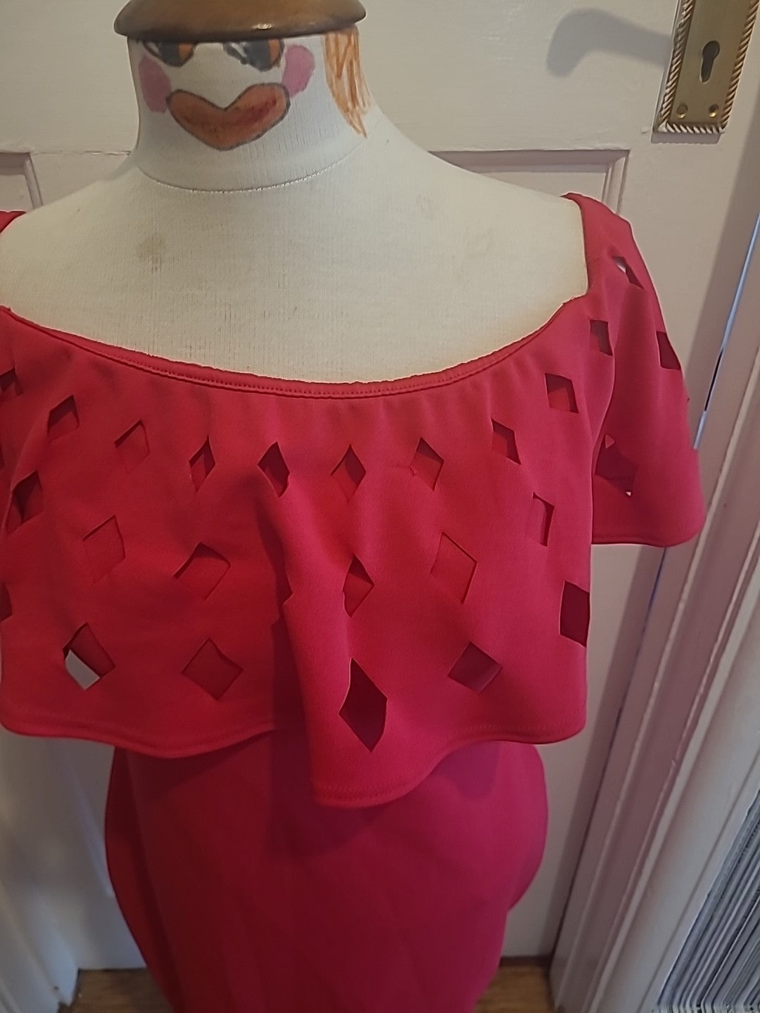 Ladies Cara Mia Size 14 Pink Detailed Neck Sleeveless Dress