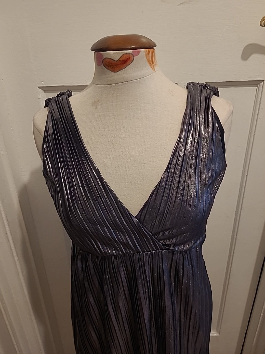 Ladies Oh My Love Size Medium Silver Crinkle Sleeveless Lined Blouse