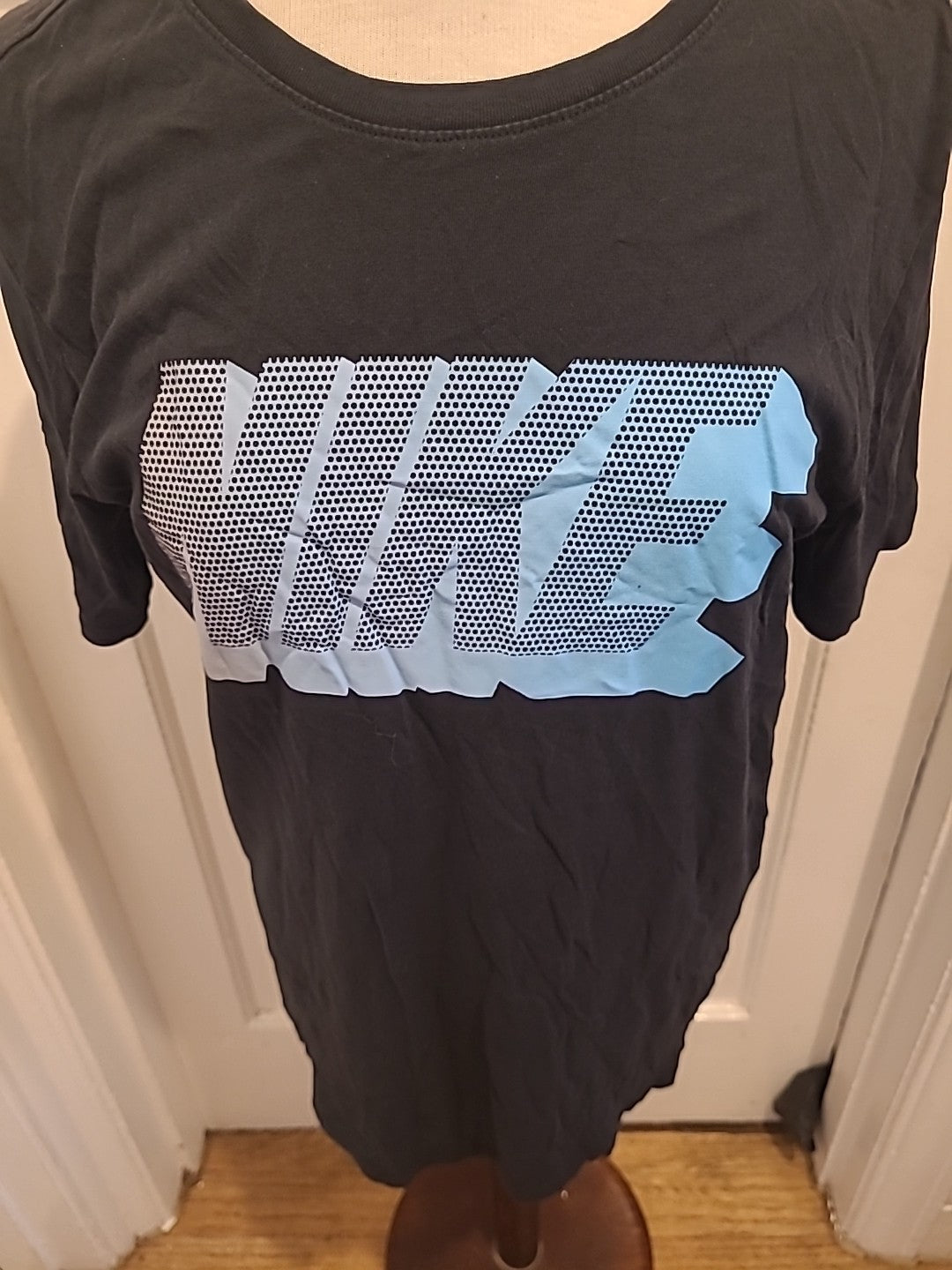 Mens Nike Size Medium Black/Blue Short Sleeved Tshirt