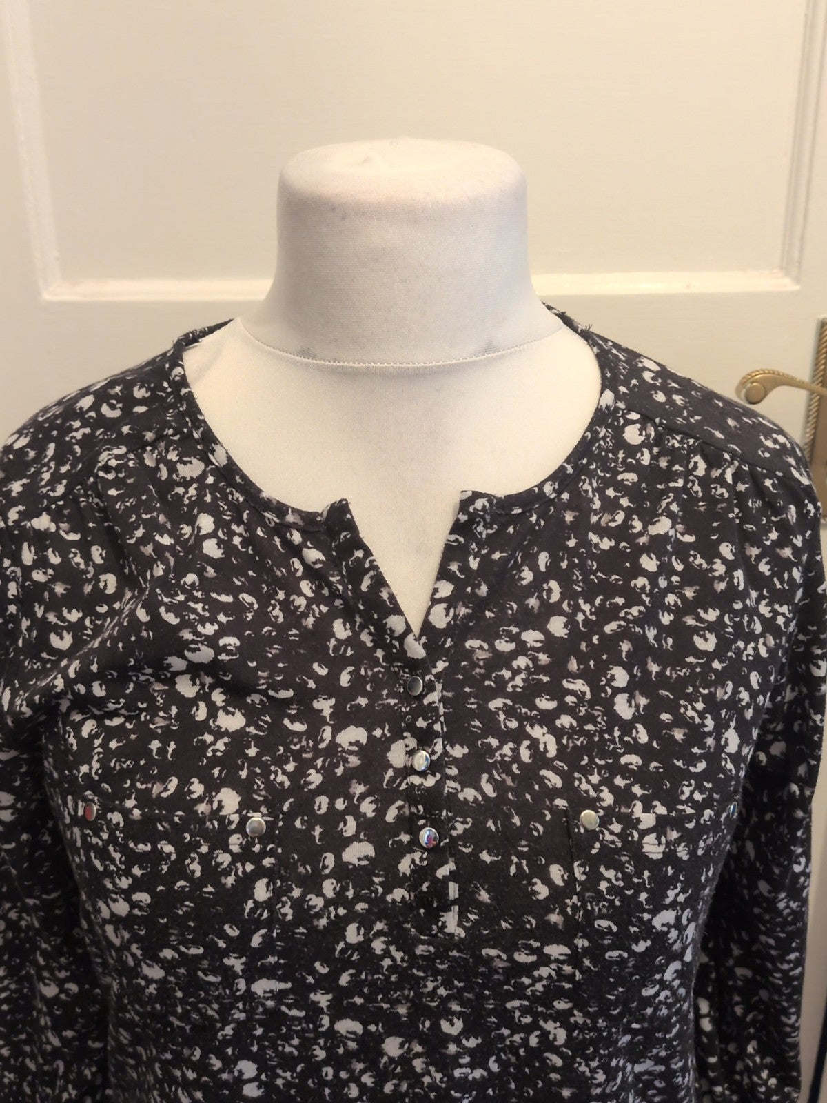 Ladies Primark Size 12-14 Medium Black And White Patterned Long Sleeved Blouse