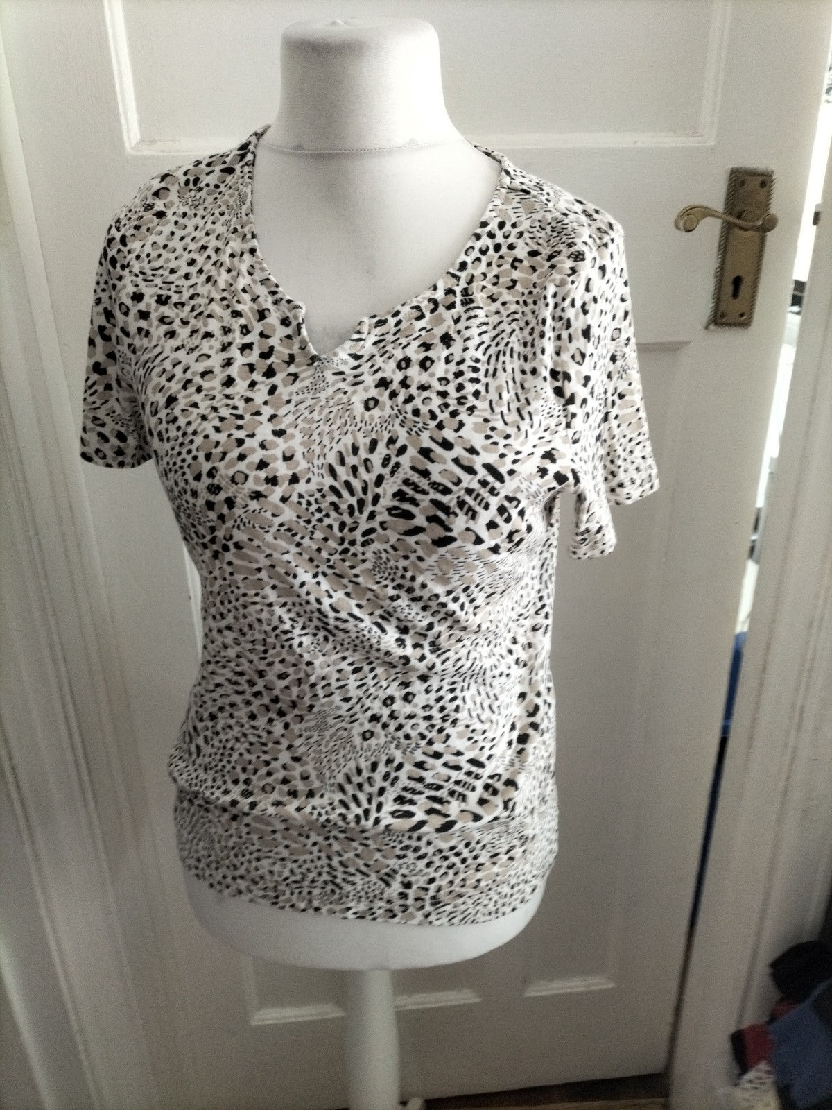 Bonmarche 16 Cream And Beige Patterned Short Sleeved Blouse