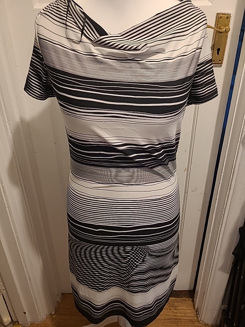 Ladies Tu Size 12 Black And White Stripy Pattern Short Sleeved Straight Dress