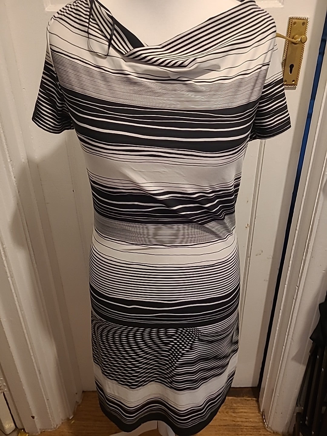 Ladies Tu Size 12 Black And White Stripy Pattern Short Sleeved Straight Dress