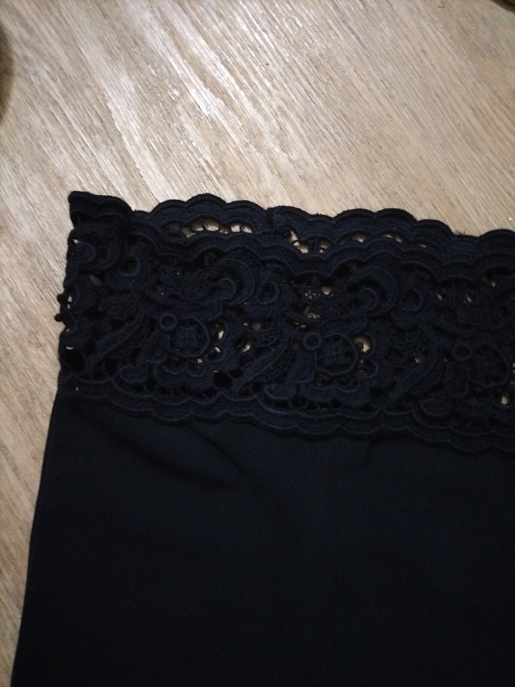 Ladies Amanda Marshall Size Small Black Skirt