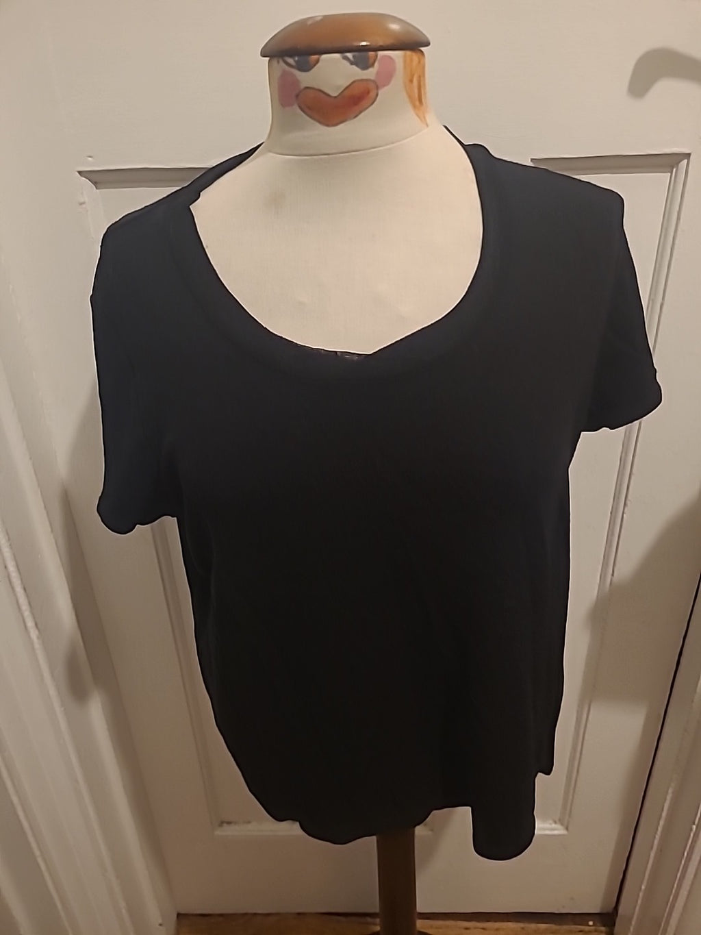 Ladies Ann Harvey Size 20 Black Short Sleeved Round Neck Tshirt(small Marks...