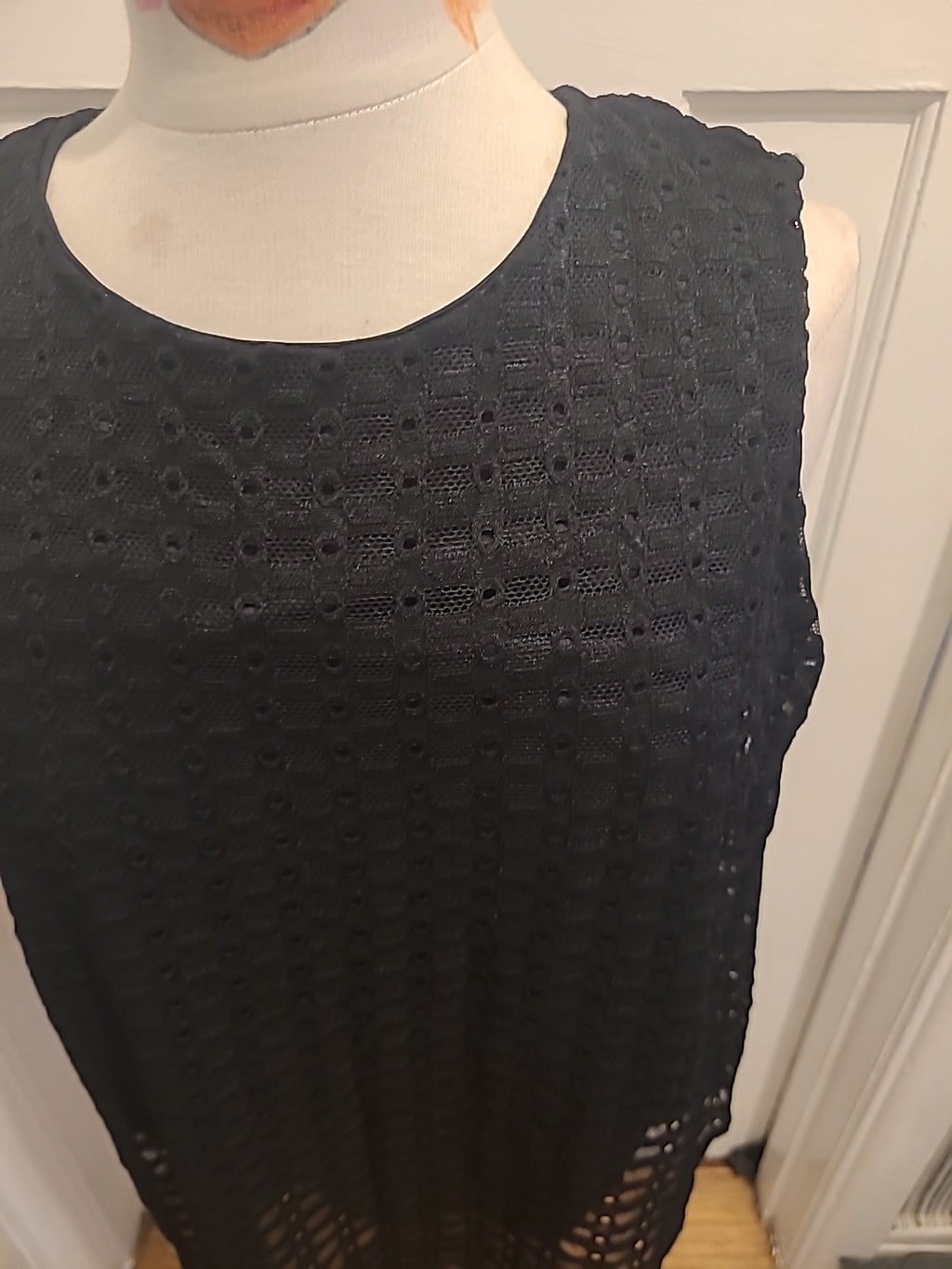 Ladies Papaya Size 16 Black Lined Sleeveless Blouse