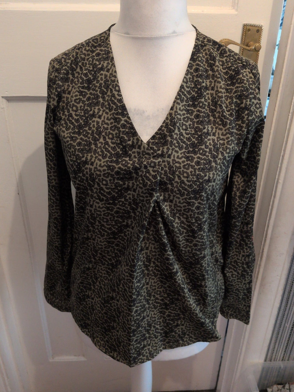 Ladies Tex Size Small Green Leopard Print Long Sleeve Blouse
