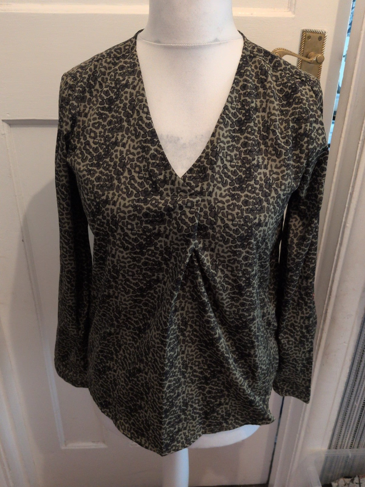 Ladies Tex Size Small Green Leopard Print Long Sleeve Blouse
