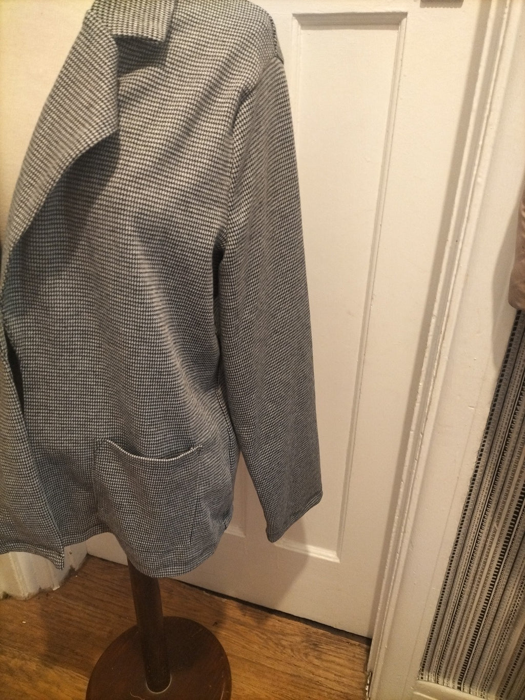 Ladies Tu Size 12 Black White Fleck Long Sleeved Cardigan