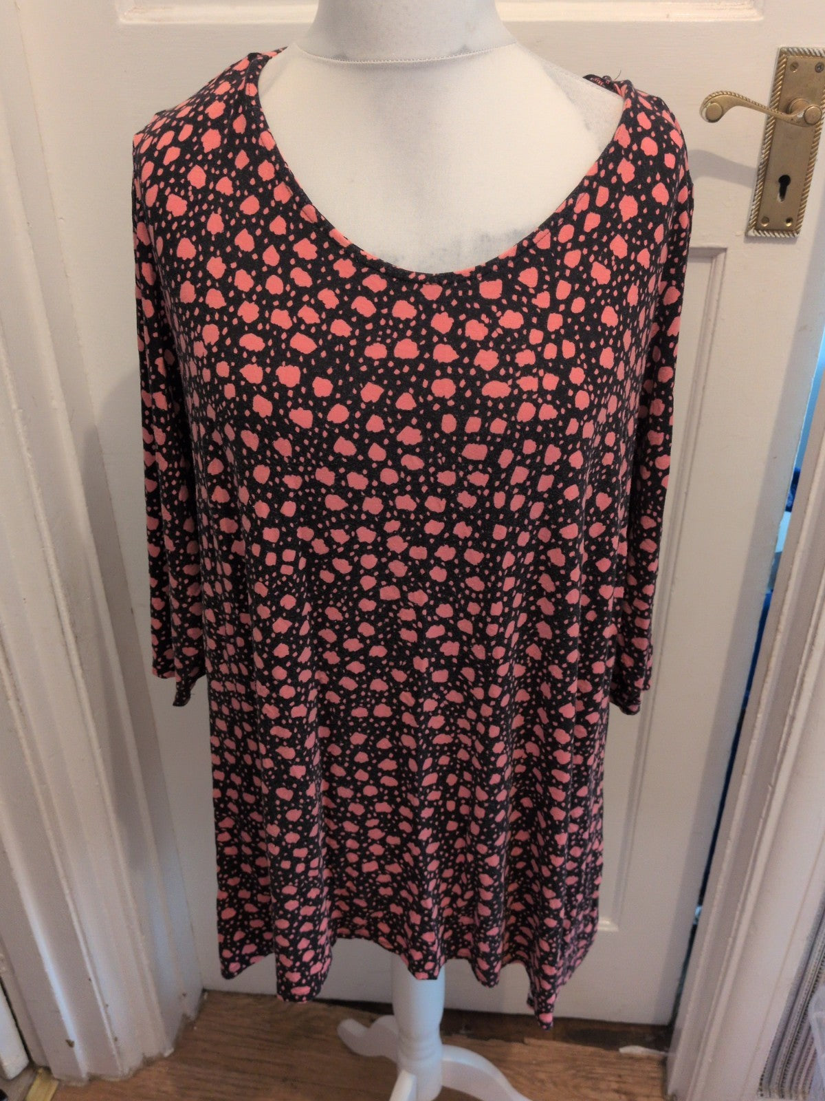 Capsule 20 Pink And Black Long Sleeve Knee Length Dress