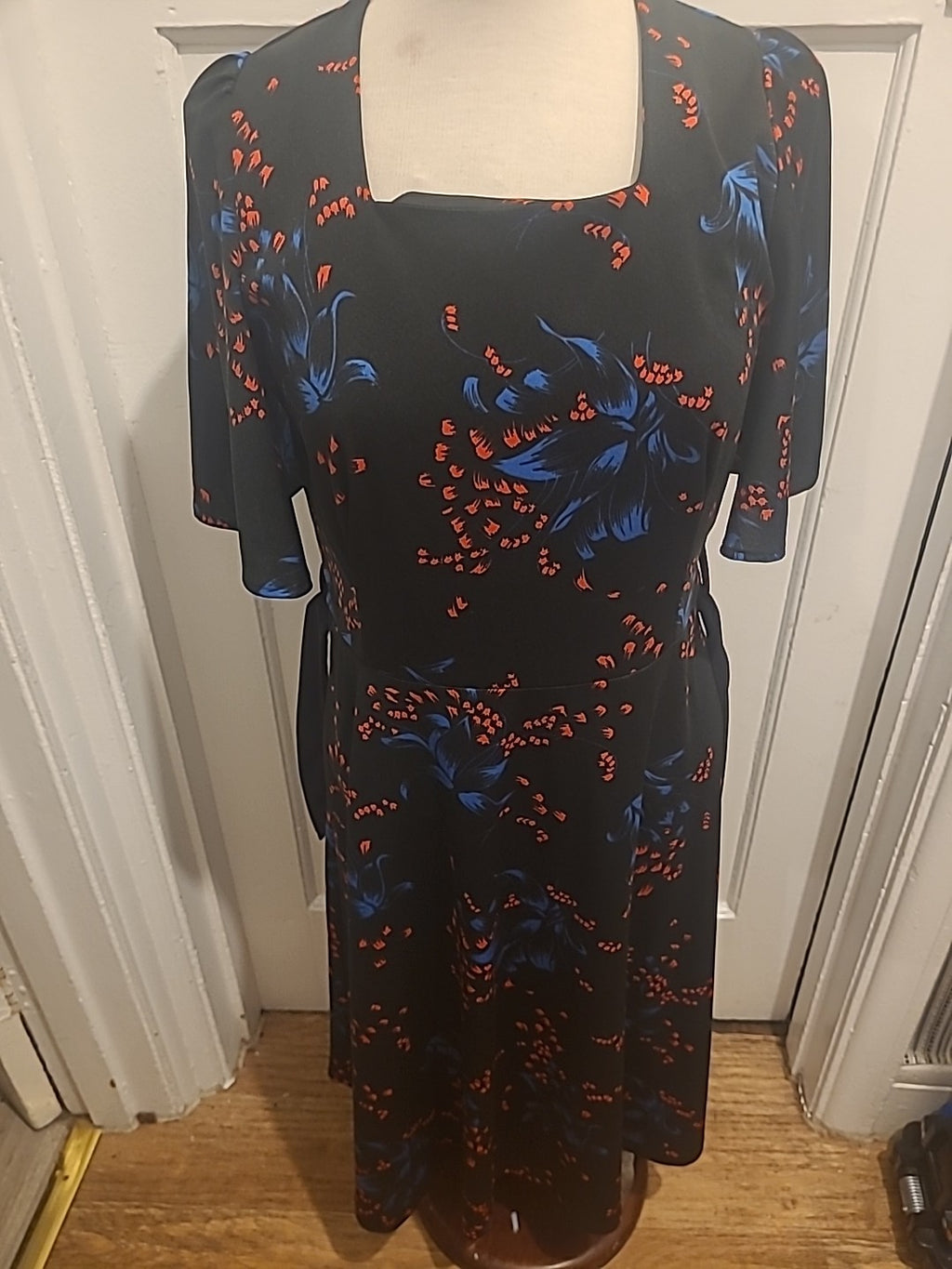 Ladies Size Small Black With Blue And Red Short Sleeved Dress