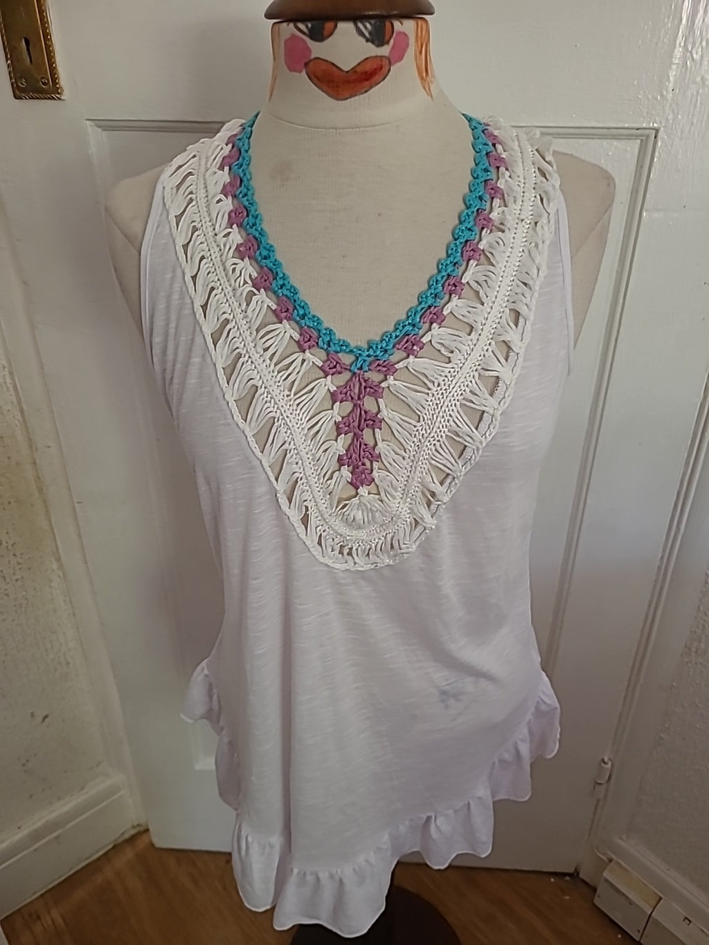 Brand New Ladies Primark 6/8 White Knitted Style Sleeveless Tshirt