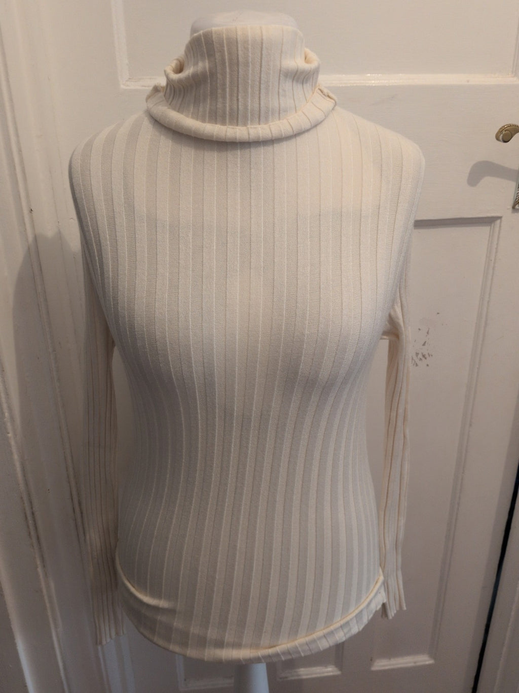 M/L White Ribbed Roll Neck Long Sleeve Jumper