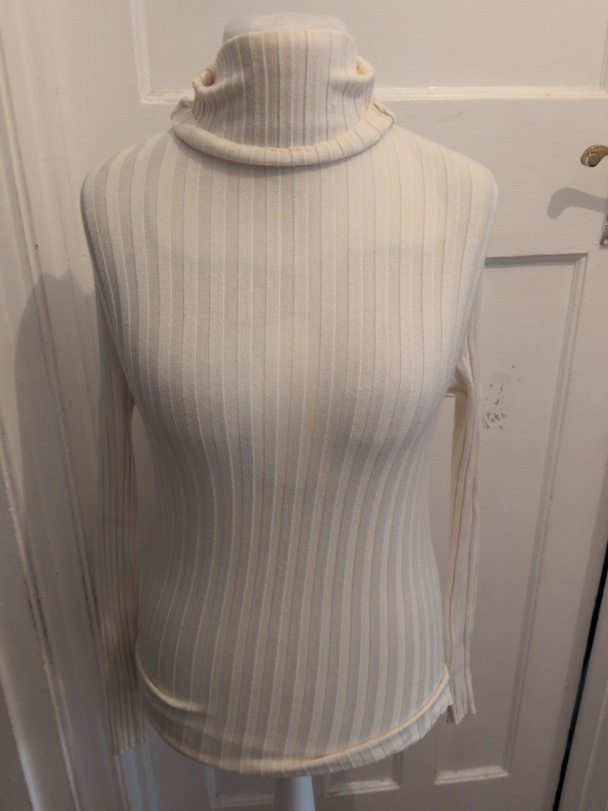 M/L White Ribbed Roll Neck Long Sleeve Jumper