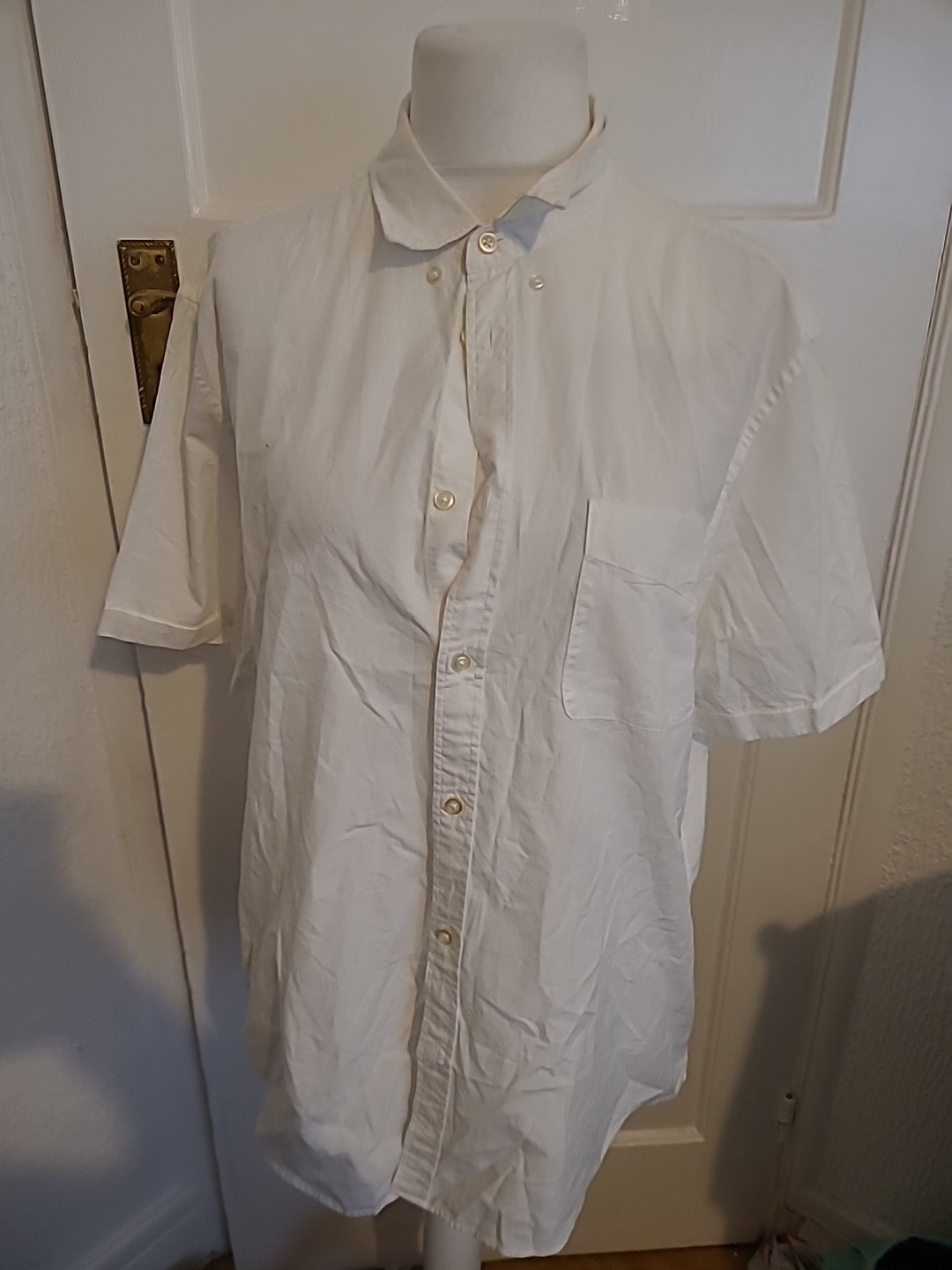 Mens MVP Size XL White Short Sleeved Shirt