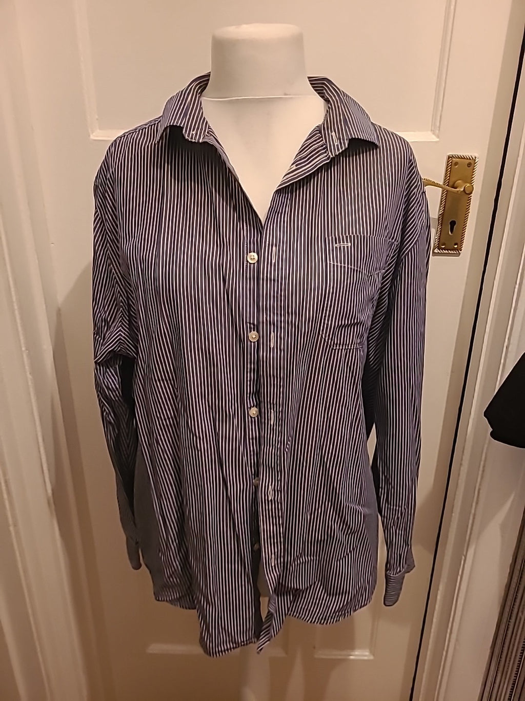 Tu Size X Large Blue And White Long Sleeved Shirt