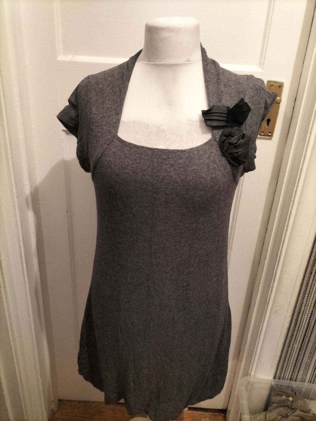 Ladies Passport Size Euro 40 Grey Lined Short Sleeve Dress