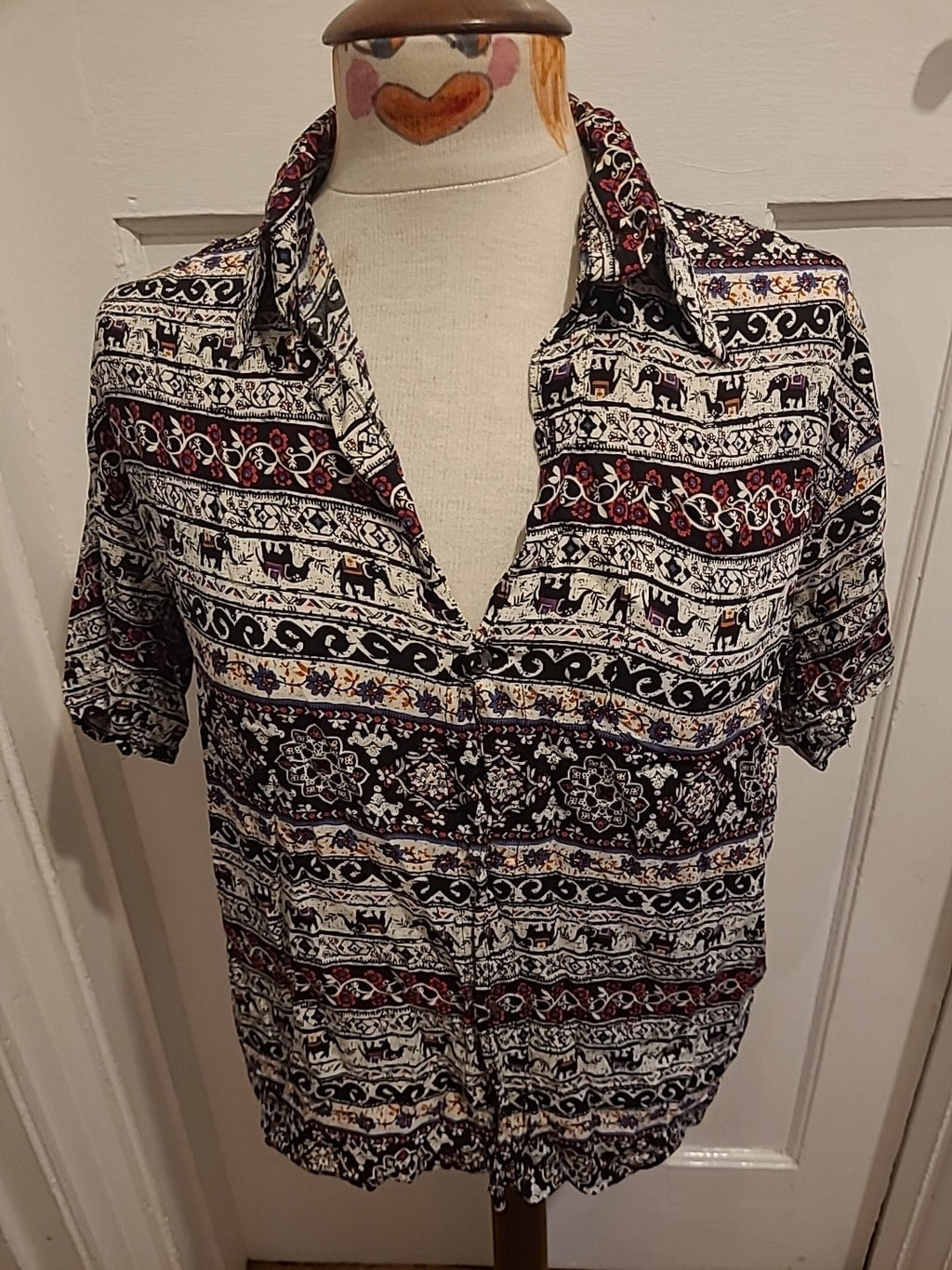 Ladies Size 12 White Black Pattern Short Sleeve Blouse