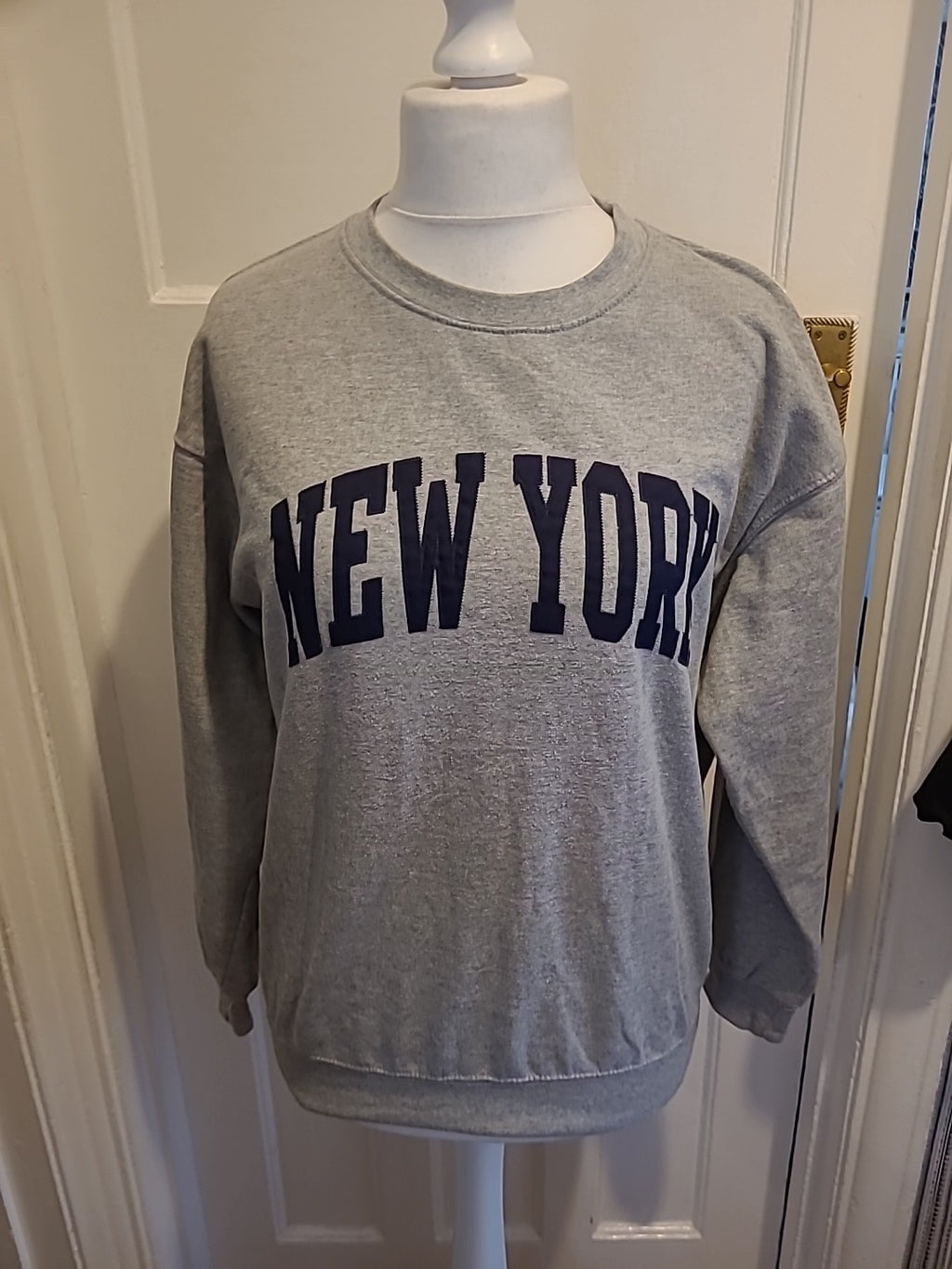 Ladies New York Popular Size Medium Pullover Jumper