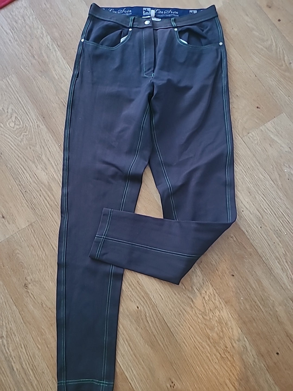 Ladies Life Style Equestrian Size 32" Grey Trousers/leggings