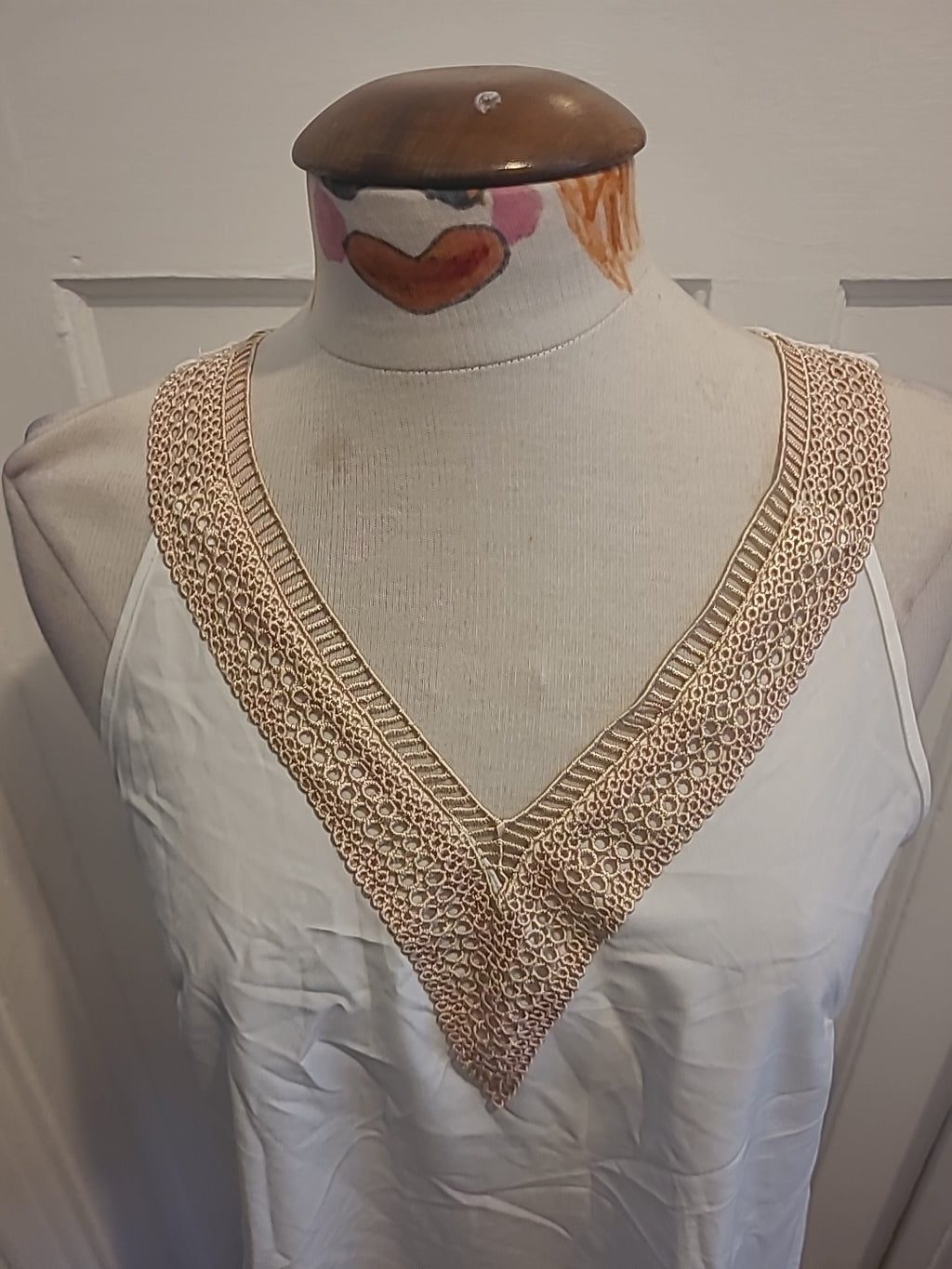 Ladies Unbranded White And Beige Sleeveless Blouse