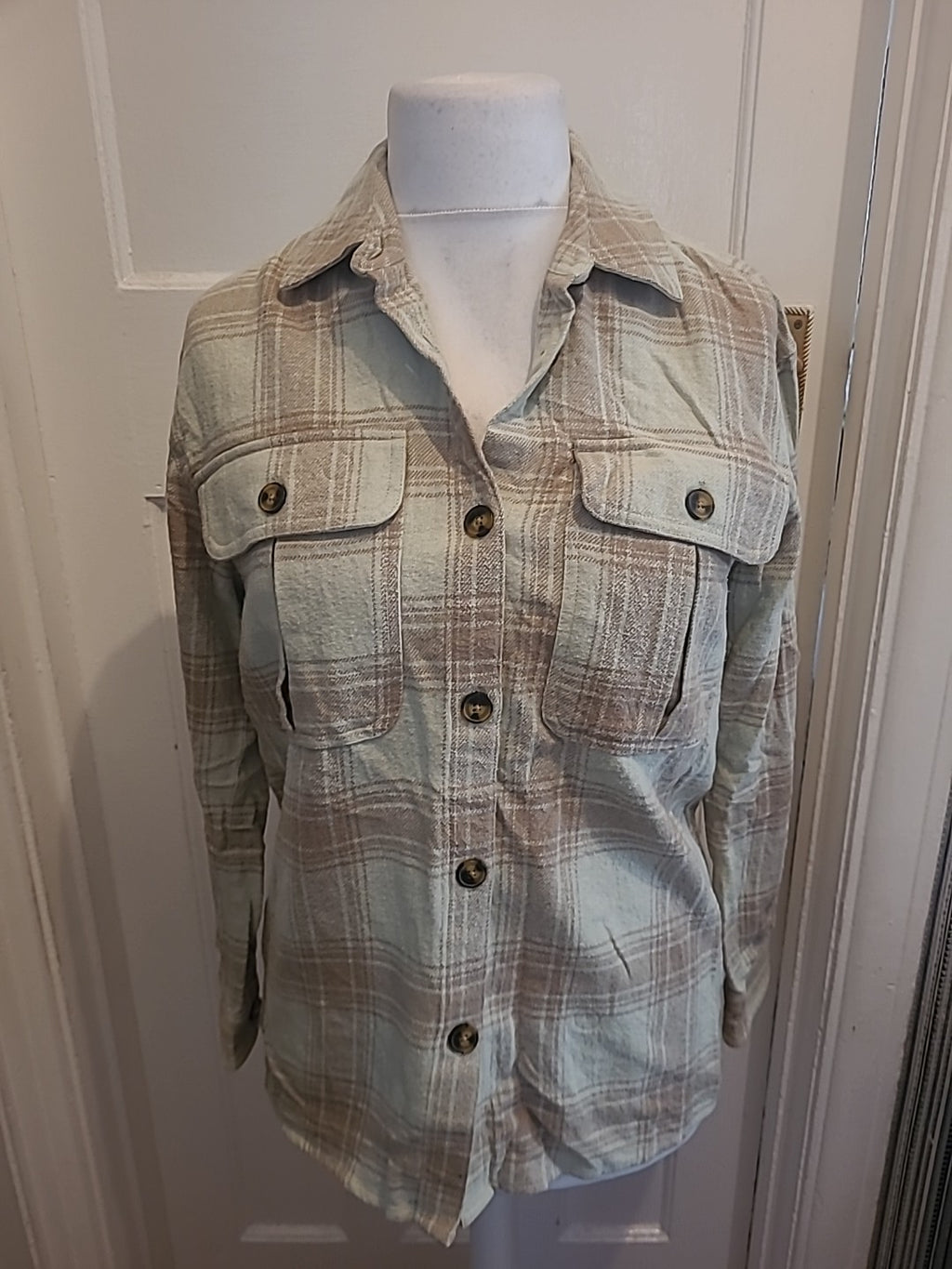 Ladies Tu Size 8 Beige And Brown Long Sleeved Buttoned Blouse