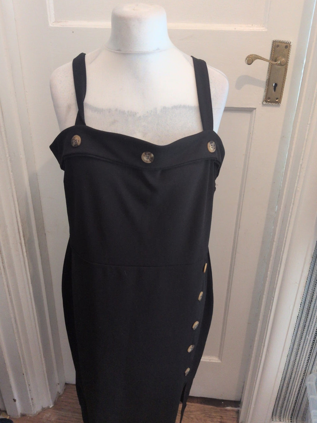 Ladies Boohoo Size Large Black Sleeveless Imitation Buttoned Dress
