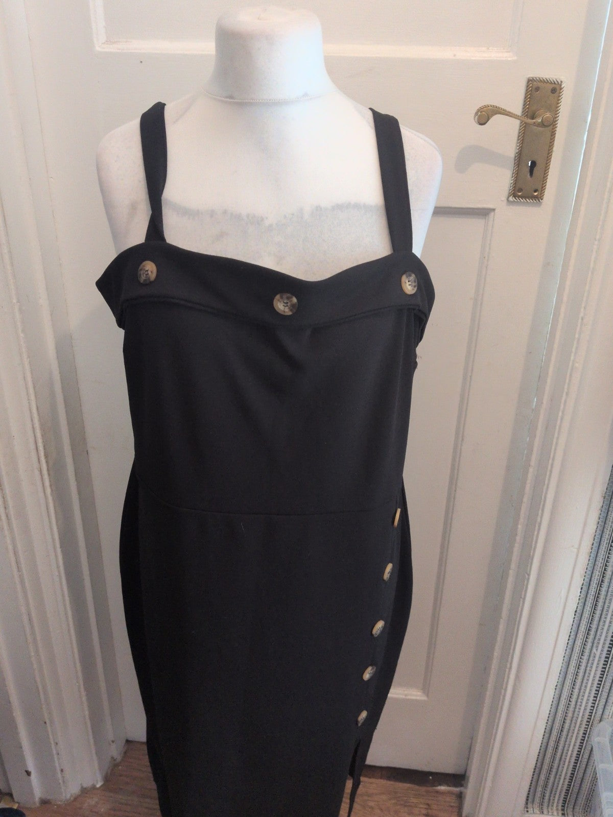 Ladies Boohoo Size Large Black Sleeveless Imitation Buttoned Dress