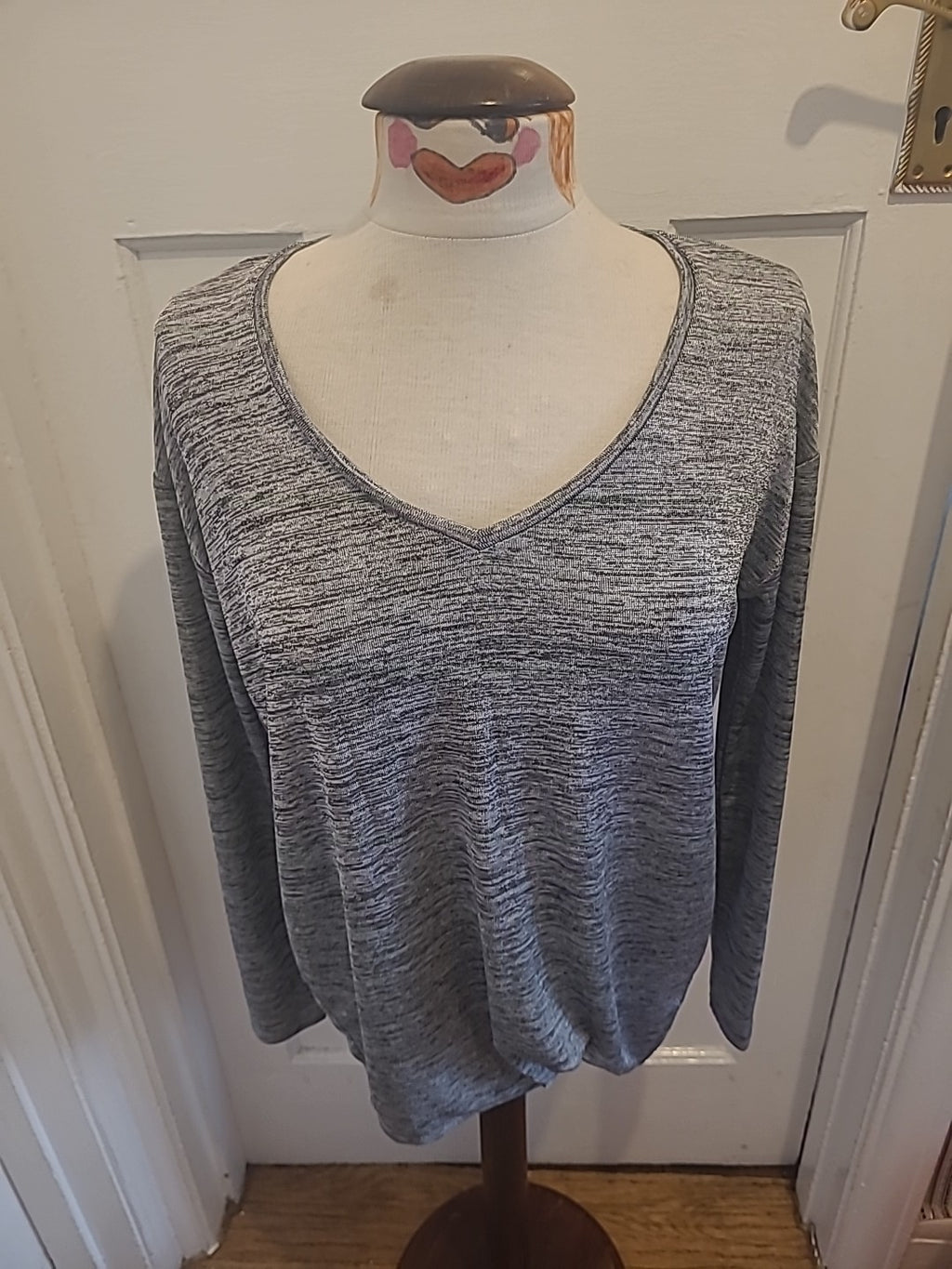 Ladies Witchery Size Small Grey Fleck Long Sleeved V Neck Tshirt
