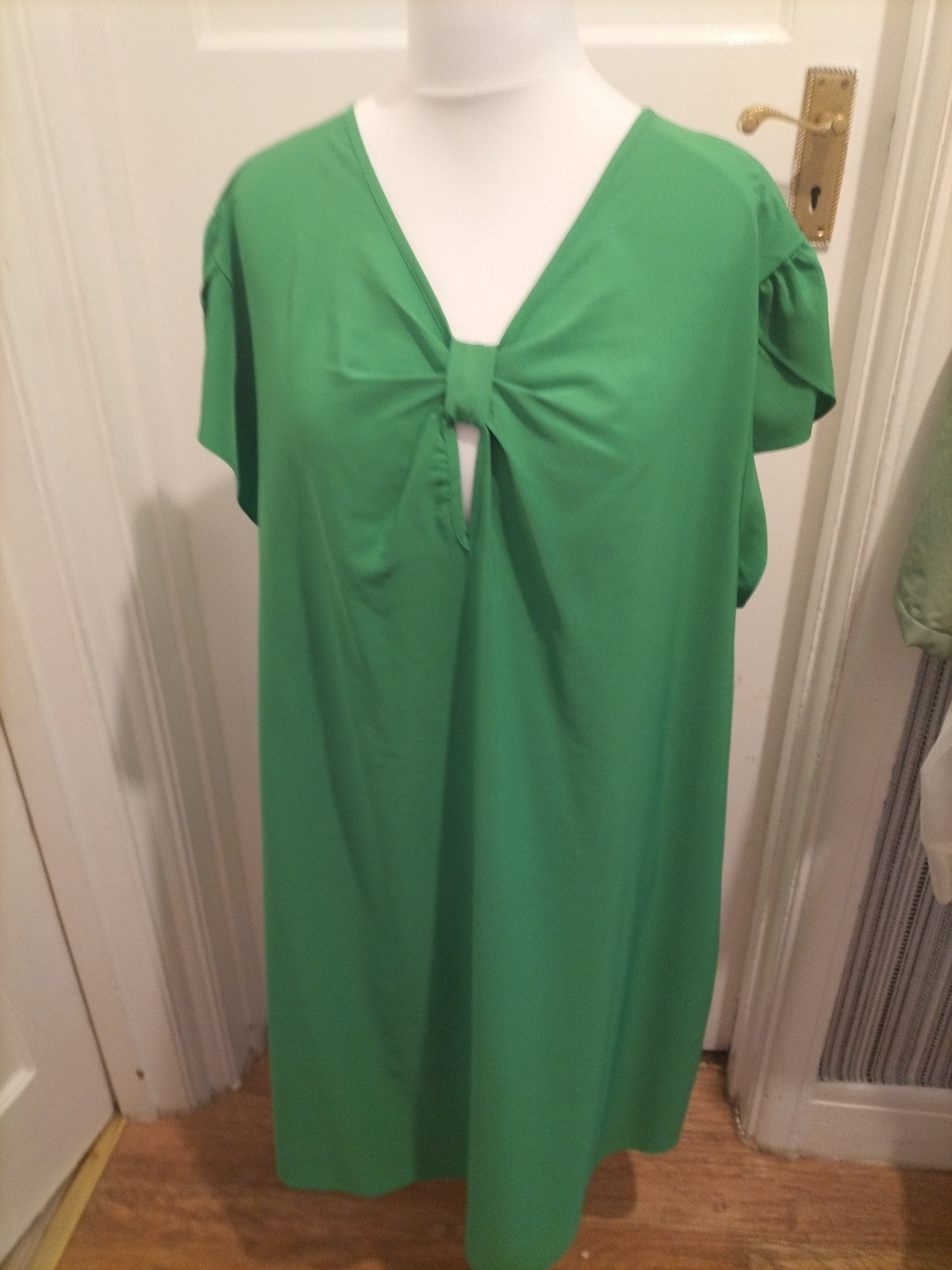 Ladies Size 4XL Green Short Sleeved V Neck Dress