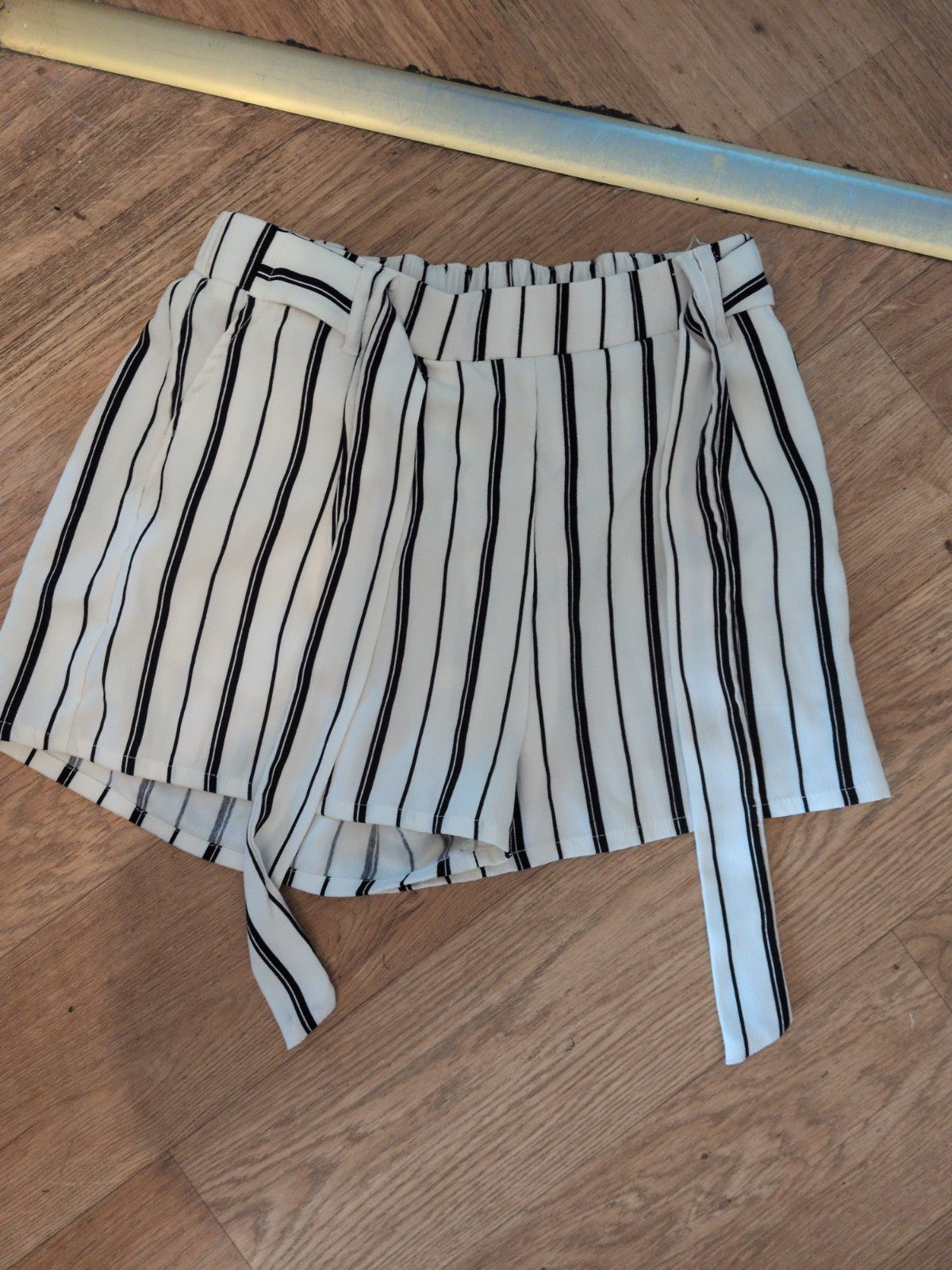 New Look 10 White With Black Stripes Shorts