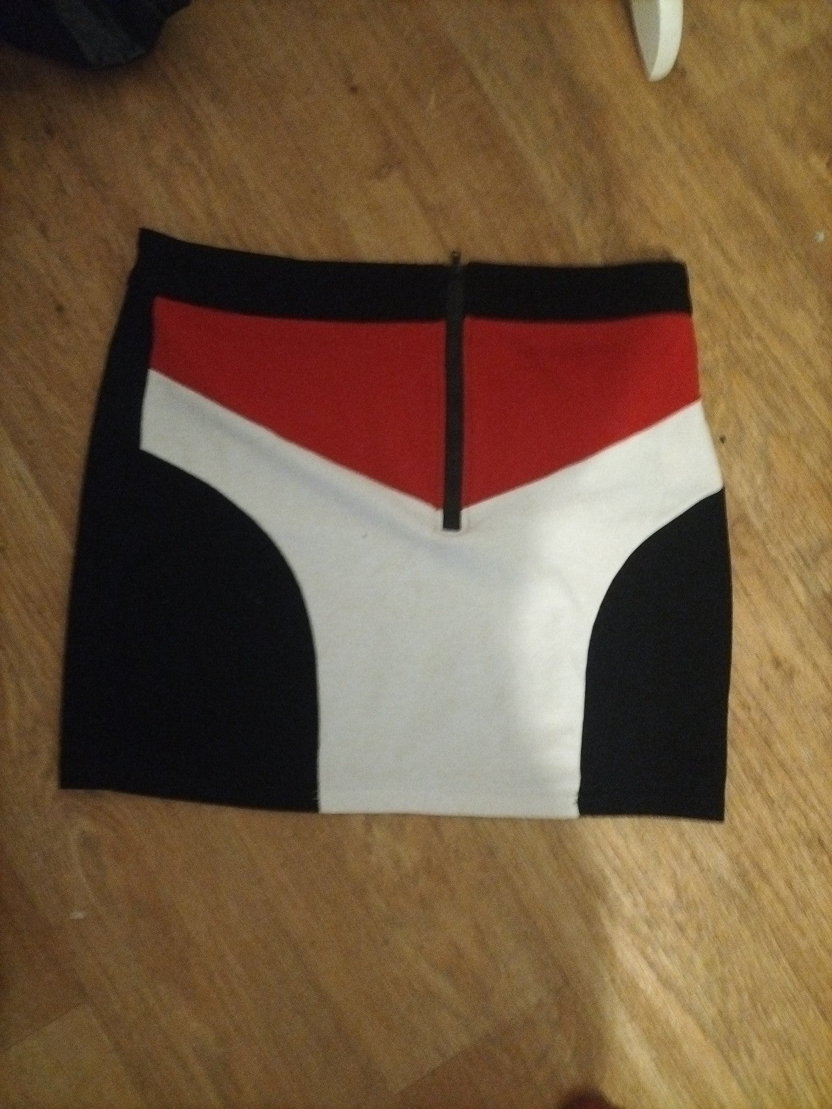 Ladies Shein Size Large Black/Red/White Skirt