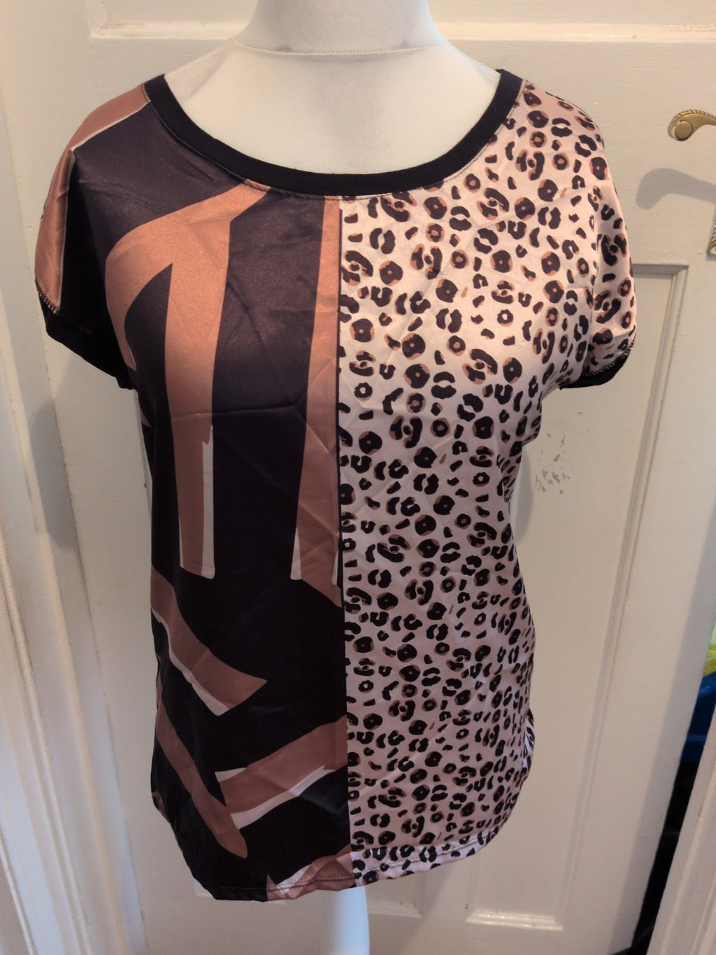 Sarah Tempest Medium Leopard Print And Black With Gold Short Sleeve Blouse
